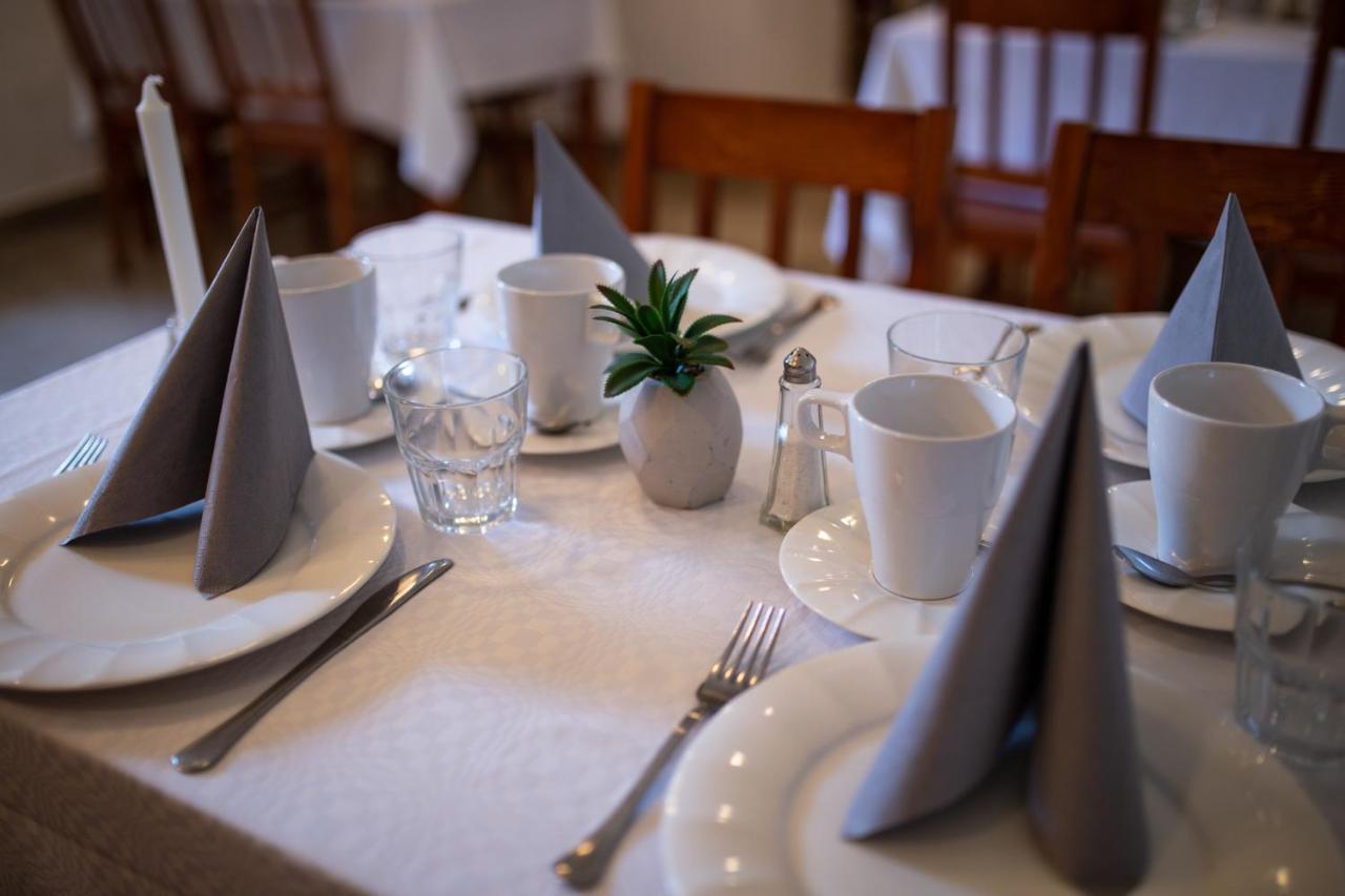 סרנץ' Huszarvar Hotel Kastelyszallo מראה חיצוני תמונה