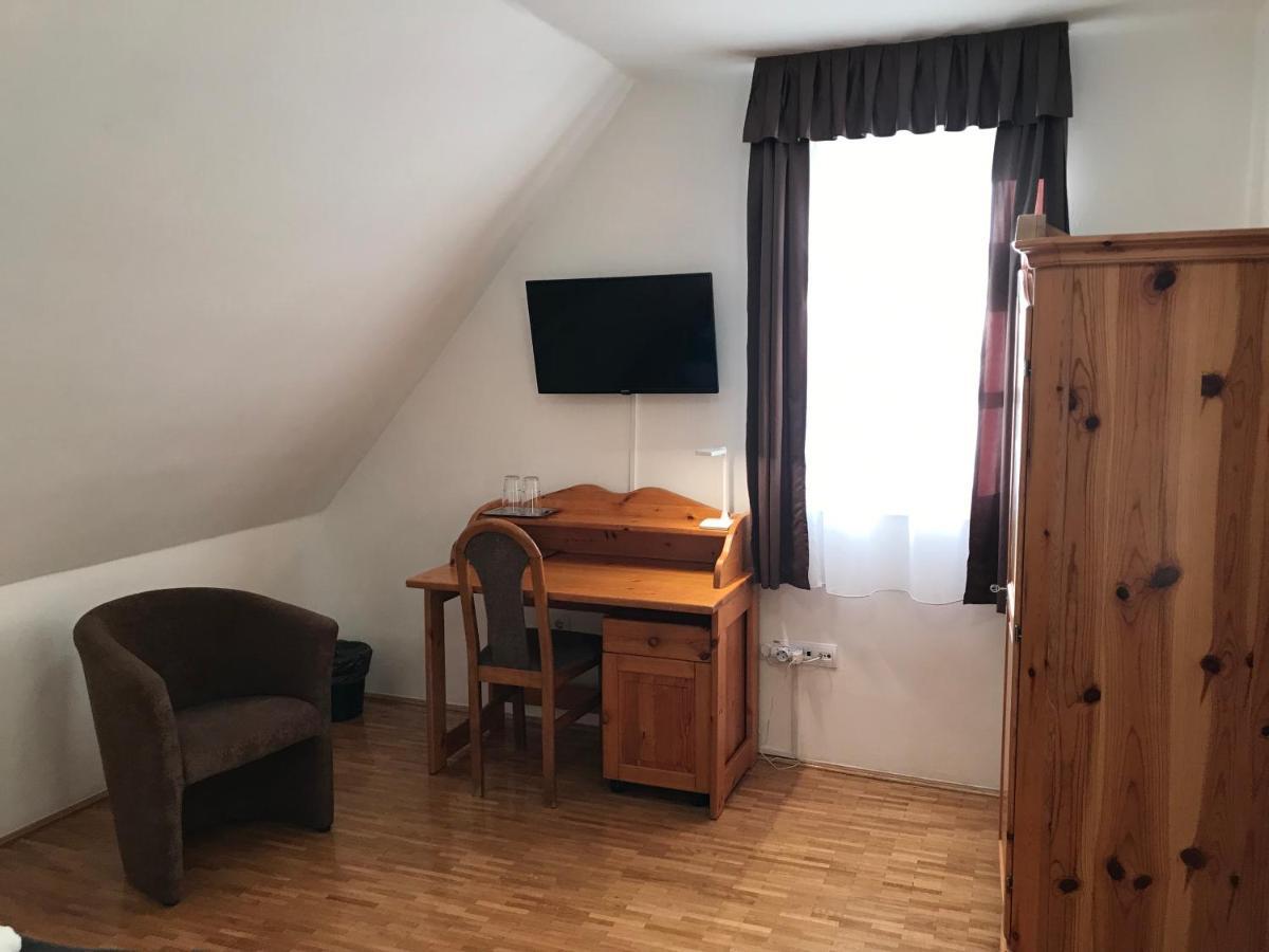 סרנץ' Huszarvar Hotel Kastelyszallo מראה חיצוני תמונה