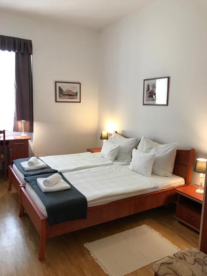 סרנץ' Huszarvar Hotel Kastelyszallo מראה חיצוני תמונה