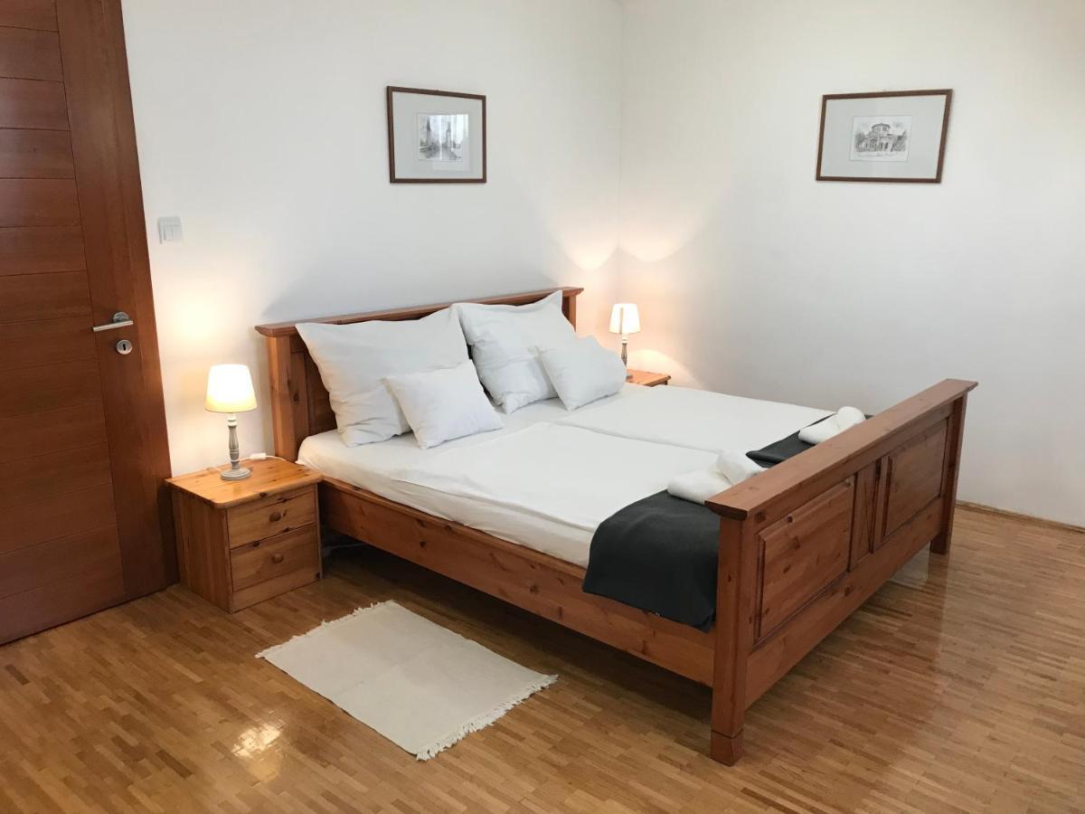 סרנץ' Huszarvar Hotel Kastelyszallo מראה חיצוני תמונה