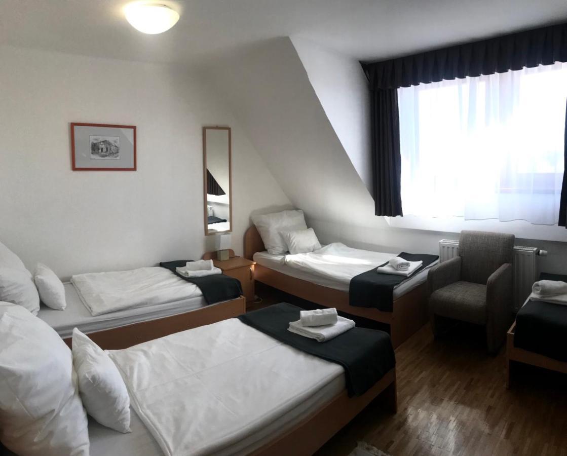 סרנץ' Huszarvar Hotel Kastelyszallo מראה חיצוני תמונה