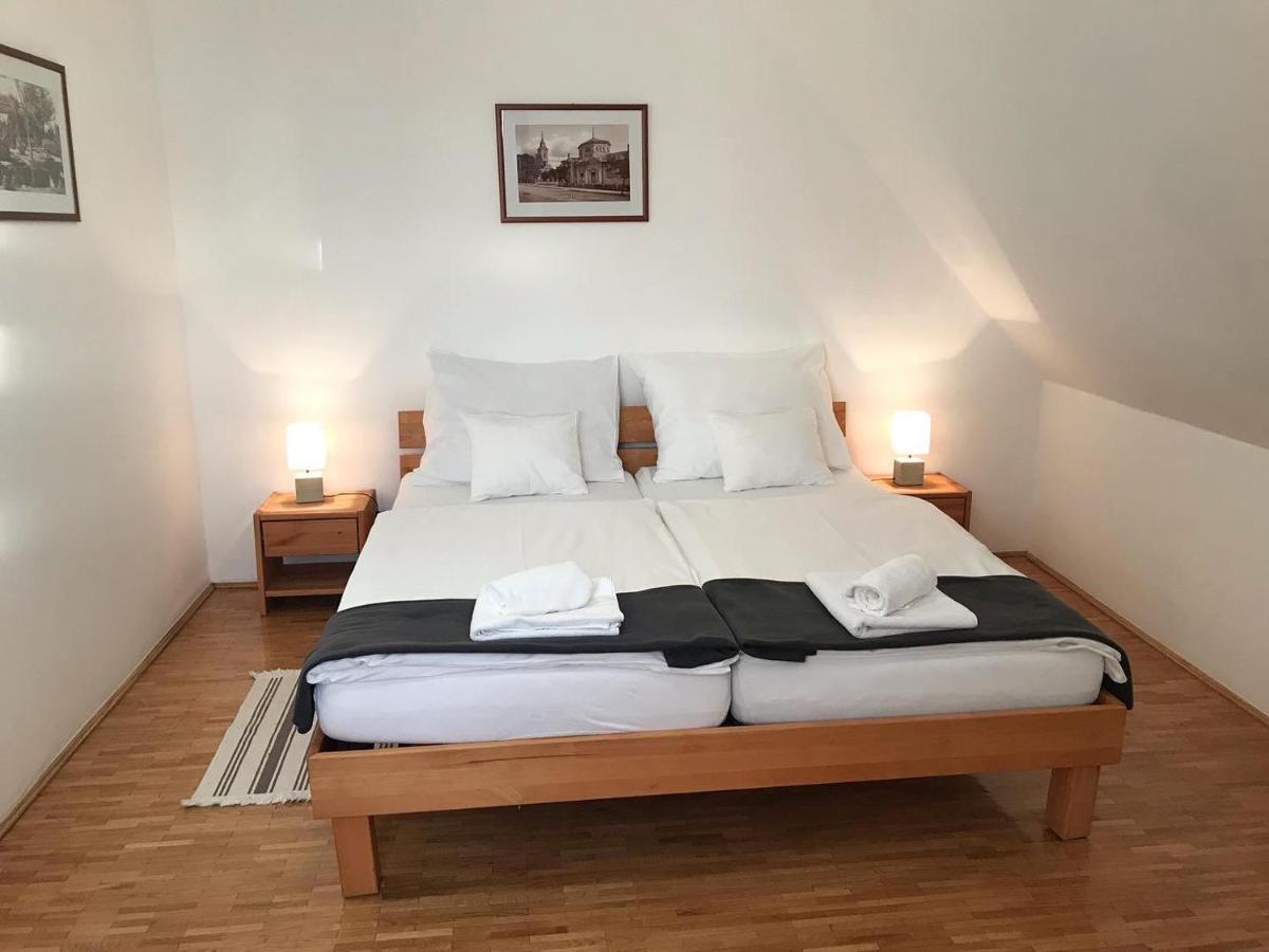 סרנץ' Huszarvar Hotel Kastelyszallo מראה חיצוני תמונה